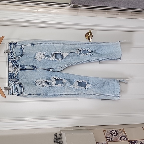 Hollister Distressed Jeans - sz 7 - Picture 1 of 3